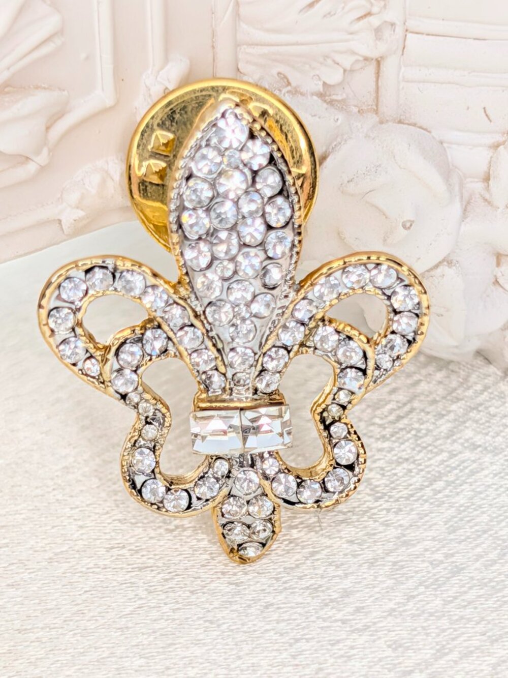 NEW Fleurs-de-lis Pin - Picture 3 of 6